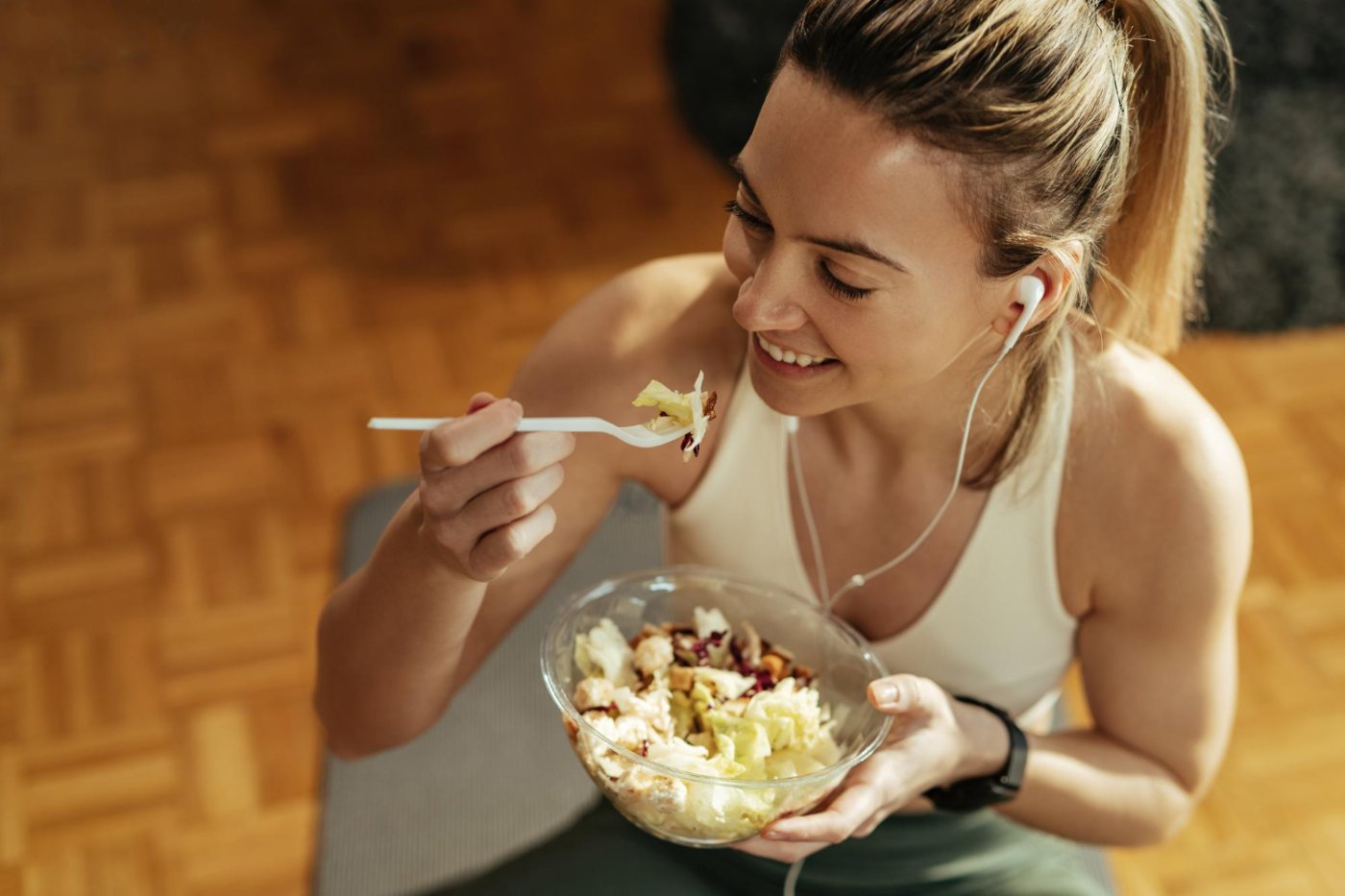 fit girl enjoying food made after our personalized nutrition planner